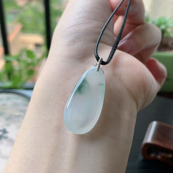 18K金镶嵌白月光飘蓝花福瓜吊坠